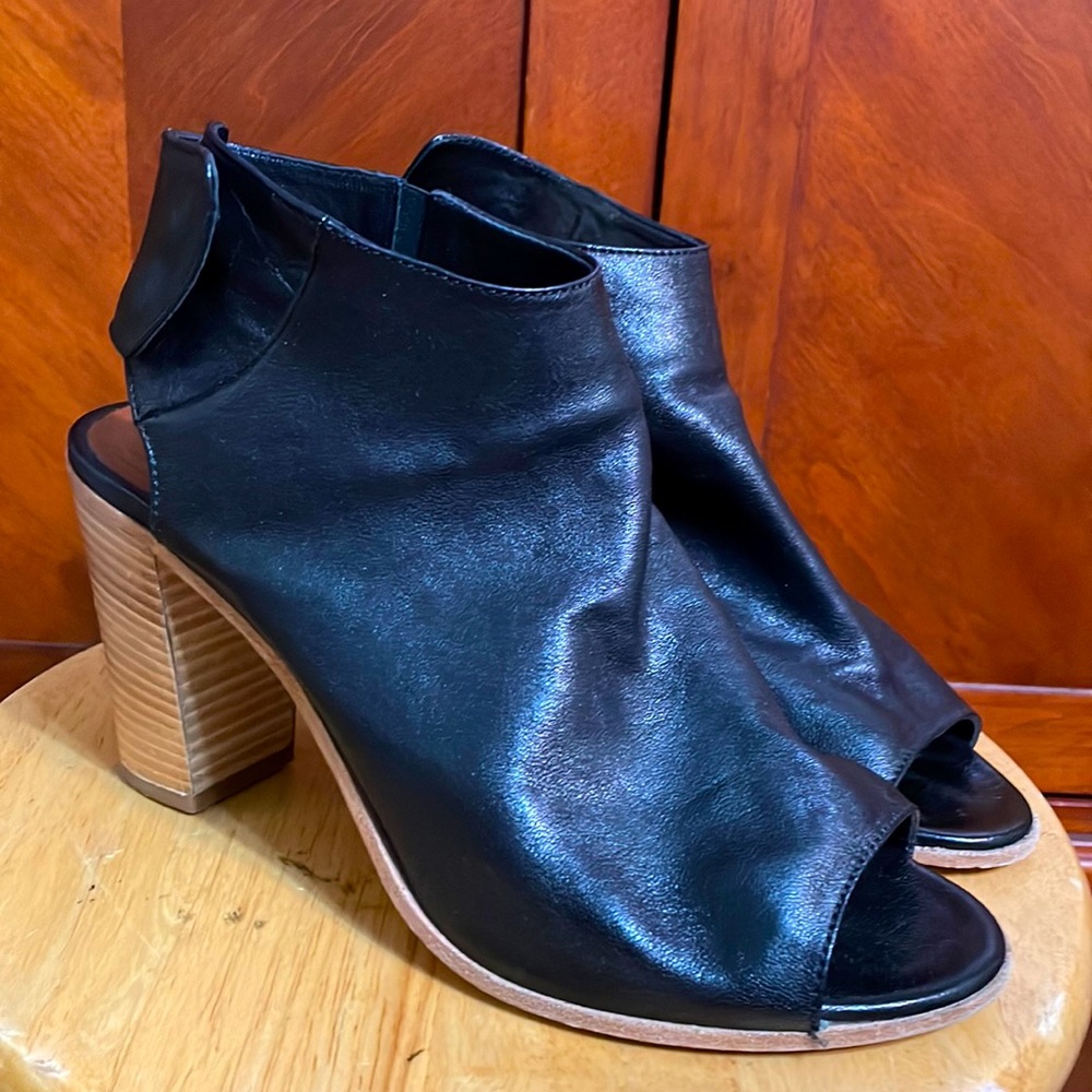 Steven by Steven Madden Vero Cuoio peep toe booties